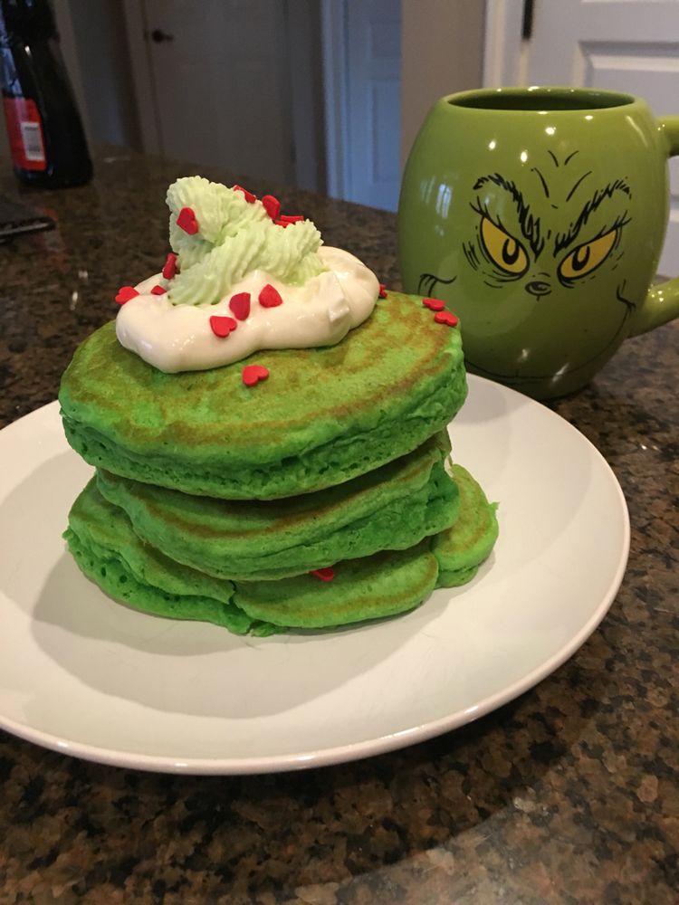 ATTEMPTING GRINCH PANCAKES?!