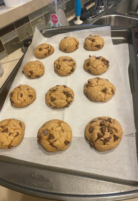 THE BEST CHEWY CHOCOLATE CHIP COOKIES