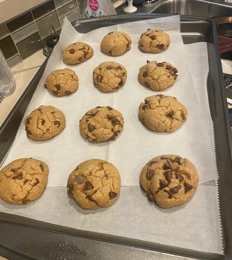 THE BEST CHEWY CHOCOLATE CHIP COOKIES
