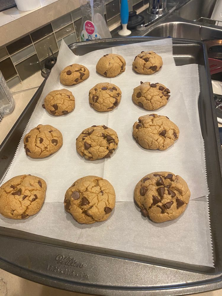 THE BEST CHEWY CHOCOLATE CHIP COOKIES