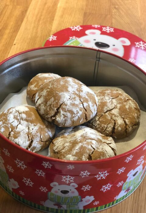 GINGERBREAD CRINKLE COOKIES